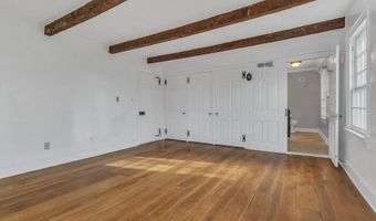 911 Middletown Lincroft Rd, Middletown, NJ 07748