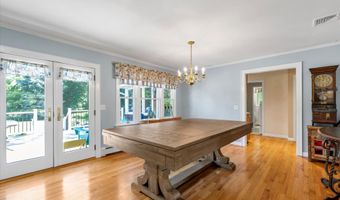 21 Hamilton St, Amityville, NY 11701