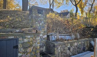 3019 1st St, Arnolds Park, IA 51331