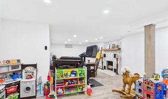30 Alvin St, Warwick, RI 02886