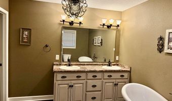 57 Brandon St, Baxley, GA 31513