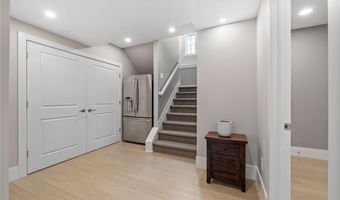 435 Dunwoody Dr, Aurora, OH 44202