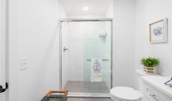 32 Exchange St 204, East Greenwich, RI 02818