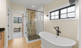 5272 Greyson Heights Dr, Auburn, IN 46706