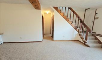 3 Lakeview Dr, Narragansett, RI 02882