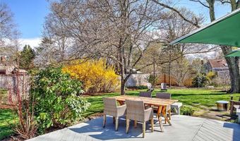 25 Belton Dr, Barrington, RI 02806