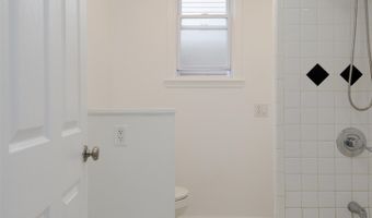 22 E 44TH St, Bayonne, NJ 07002