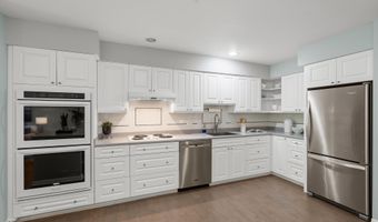 4956 SENTINEL Dr 9-402, Bethesda, MD 20816