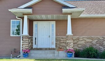 1798 Tiger Ridge Dr, Albert Lea, MN 56007