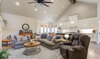 135 Calvin Dr, Wolfforth, TX 79382