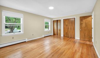 24 Iron Gate Ln, Cromwell, CT 06416