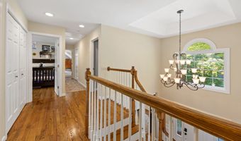 31 Nathan Hale Ct, Cheshire, CT 06410