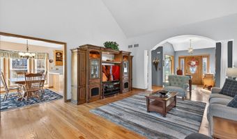 3610 Lakeview Dr, Algonquin, IL 60102