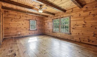 14 E Point Rd, Albrightsville, PA 18210