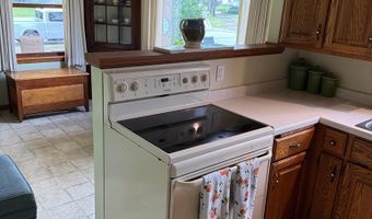 305 Lakeview Dr, Algoma, WI 54201