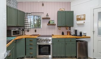 9785 Edna Pl, Cascade, ID 83611