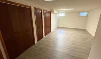 9702 SINGLETON Dr, Bethesda, MD 20817