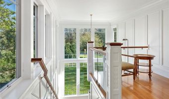 10 Ocean Lawn Ln, Newport, RI 02840