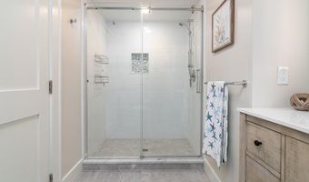20 E Bowery St 1A, Newport, RI 02840