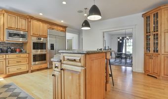108 Oak Trl, Bolton, MA 01740