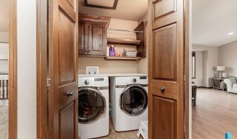 205 S Sunshine Ave, Brandon, SD 57005