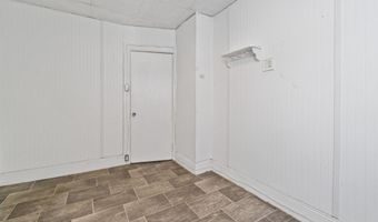 20 E 31st St, Bayonne, NJ 07002