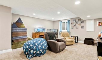 16805 Juniper Dr, Basehor, KS 66007