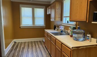 618 E 10th St, Baxter Springs, KS 66713