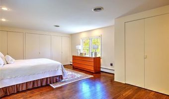 11 Henry Dr, Barrington, RI 02806