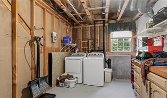 66 Hunters Crossing Dr, Coventry, RI 02816