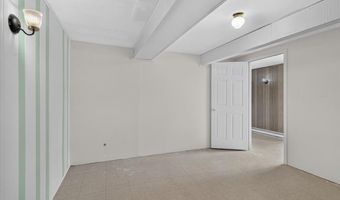 7 Springlake Ct, Ballwin, MO 63011