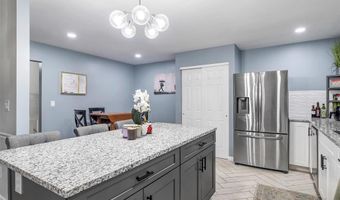 463 Londondary Dr, Ballwin, MO 63011