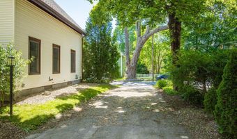 21 Elm St, Belfast, ME 04915