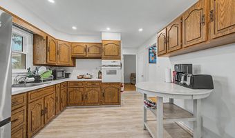 125 Meadowview Ave, Absecon, NJ 08201