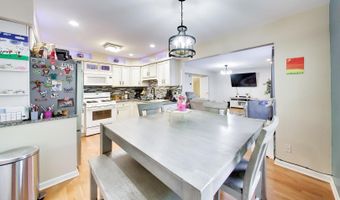 30 Oxford Ct, Algonquin, IL 60102