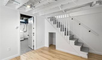 58 Bliss Rd, Newport, RI 02840