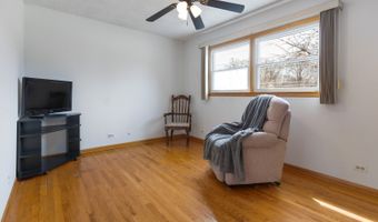 410 W Kirchhoff Rd, Arlington Heights, IL 60005