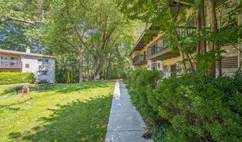 4939 AMERICANA Dr 106, Annandale, VA 22003