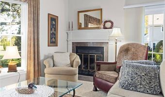 119 Corey Ln, Middletown, RI 02842