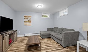 137 Overlook Dr, Warwick, RI 02818