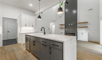 2 Damerham Ln, Bella Vista, AR 72714