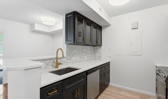 880 N POLLARD St 222, Arlington, VA 22203