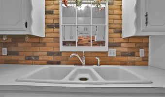 801 Cambridge Dr, Altus, OK 73521