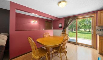 2013 E Sylvan Cir, Brandon, SD 57005
