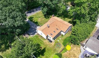1 Teakwood Dr, Cumberland, RI 02864