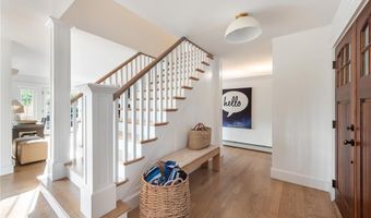 72 Summerfield Ln, Middletown, RI 02842