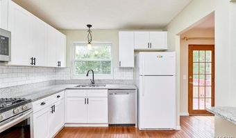 241 Valleyoak Ct, Ballwin, MO 63021