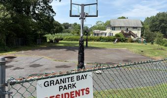 2 Sherwood St, Branford, CT 06405