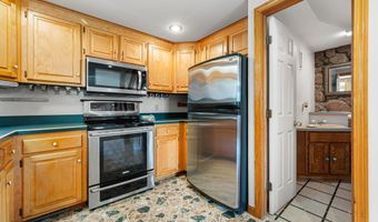 16 Lake St, Burlington, CT 06013