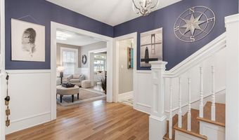 21 Bedlow Ave, Newport, RI 02840
